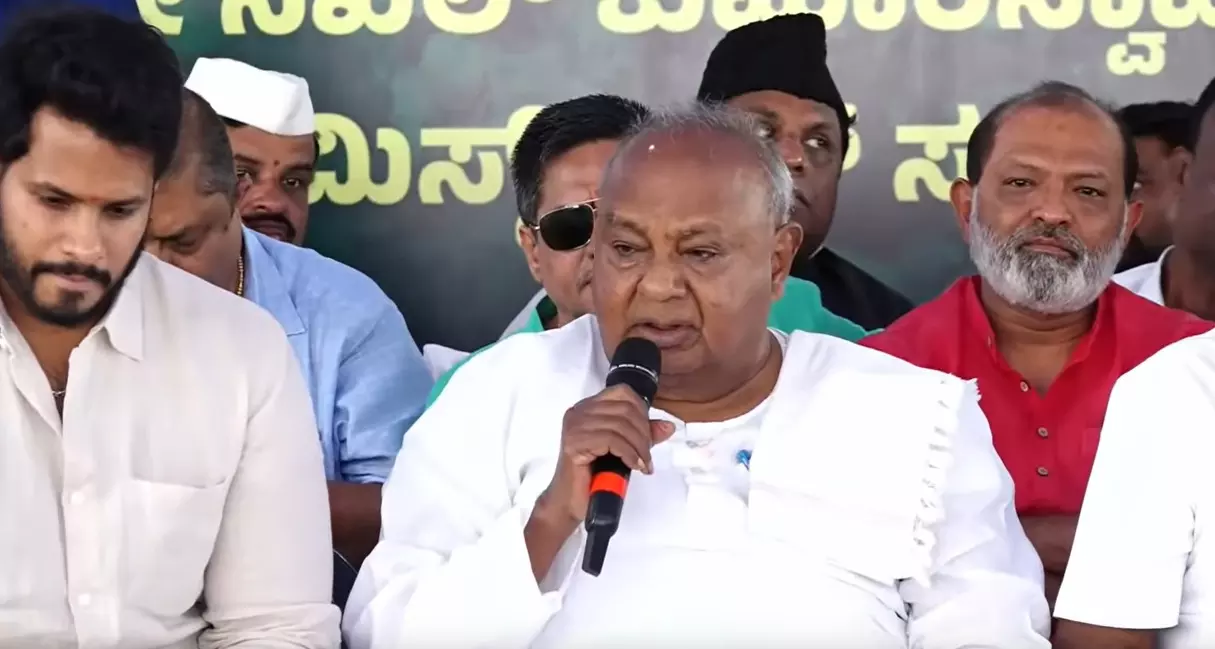 ದೇಶದಲ್ಲಿ ಮೋದಿ ಎದುರು ನಿಲ್ಲಬಲ್ಲ ಇನ್ನೊಬ್ಬ ನಾಯಕ ಇಲ್ಲ : ಎಚ್.ಡಿ.ದೇವೇಗೌಡ ದೇಶದಲ್ಲಿ ಮೋದಿ ಎದುರು ನಿಲ್ಲಬಲ್ಲ ಇನ್ನೊಬ್ಬ ನಾಯಕ ಇಲ್ಲ : ಎಚ್.ಡಿ.ದೇವೇಗೌಡ
