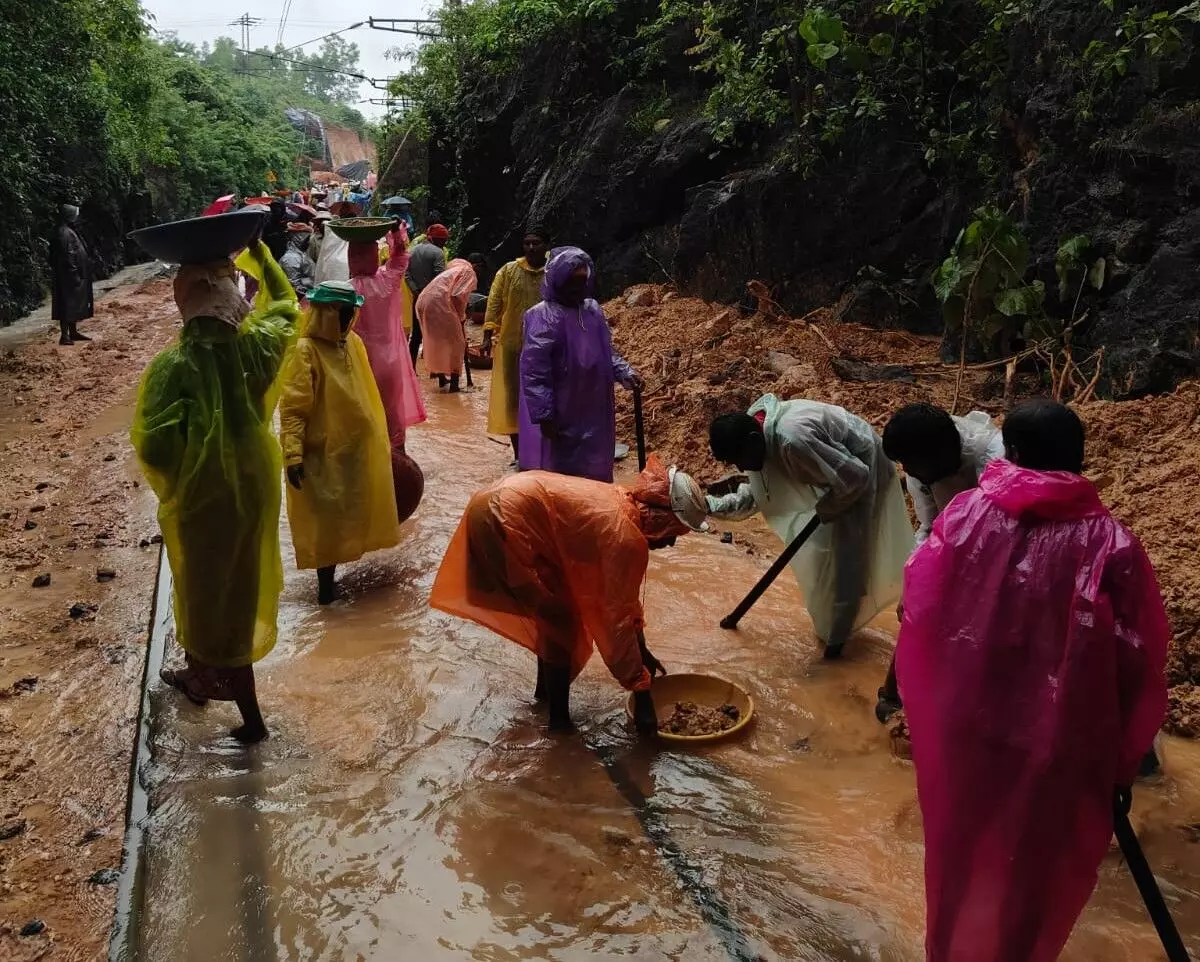 ಜೋಕಟ್ಟೆ- ಪಡೀಲು ರೈಲು ಹಳಿ ದುರಸ್ತಿ ಪೂರ್ಣ ಜೋಕಟ್ಟೆ- ಪಡೀಲು ರೈಲು ಹಳಿ ದುರಸ್ತಿ ಪೂರ್ಣ