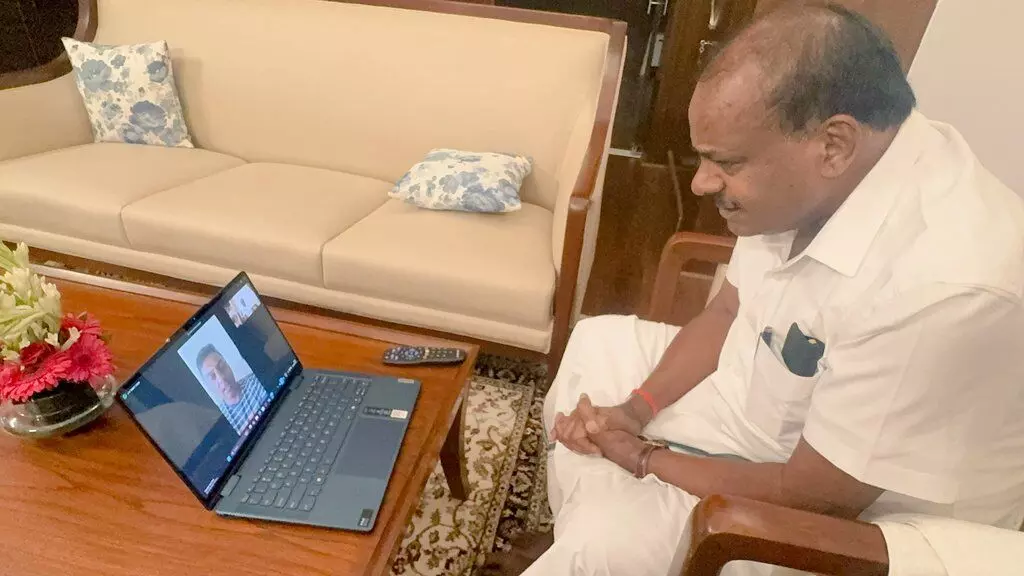 ಇಸ್ರೇಲ್-ಇರಾನ್ ಸಂಘರ್ಷ | ಇಸ್ರೇಲ್ನಲ್ಲಿರುವ ಕನ್ನಡಿಗರ ಜತೆ ಮಾತನಾಡಿದ ಕೇಂದ್ರ ಸಚಿವ ಎಚ್.ಡಿ.ಕುಮಾರಸ್ವಾಮಿ ಇಸ್ರೇಲ್-ಇರಾನ್ ಸಂಘರ್ಷ | ಇಸ್ರೇಲ್ನಲ್ಲಿರುವ ಕನ್ನಡಿಗರ ಜತೆ ಮಾತನಾಡಿದ ಕೇಂದ್ರ ಸಚಿವ ಎಚ್.ಡಿ.ಕುಮಾರಸ್ವಾಮಿ