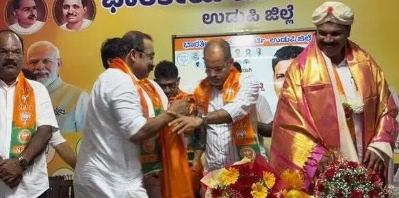 ‘ನನ್ನಿಂದ ಅಧಿಕಾರ ಕಸಿದುಕೊಳ್ಳಲಾಗಿದೆ’: ನಿರ್ಗಮನ ಅಧ್ಯಕ್ಷ ಕಿಶೋರ್ ಕುಮಾರ್ ಆಕ್ರೋಶ ‘ನನ್ನಿಂದ ಅಧಿಕಾರ ಕಸಿದುಕೊಳ್ಳಲಾಗಿದೆ’: ನಿರ್ಗಮನ ಅಧ್ಯಕ್ಷ ಕಿಶೋರ್ ಕುಮಾರ್ ಆಕ್ರೋಶ