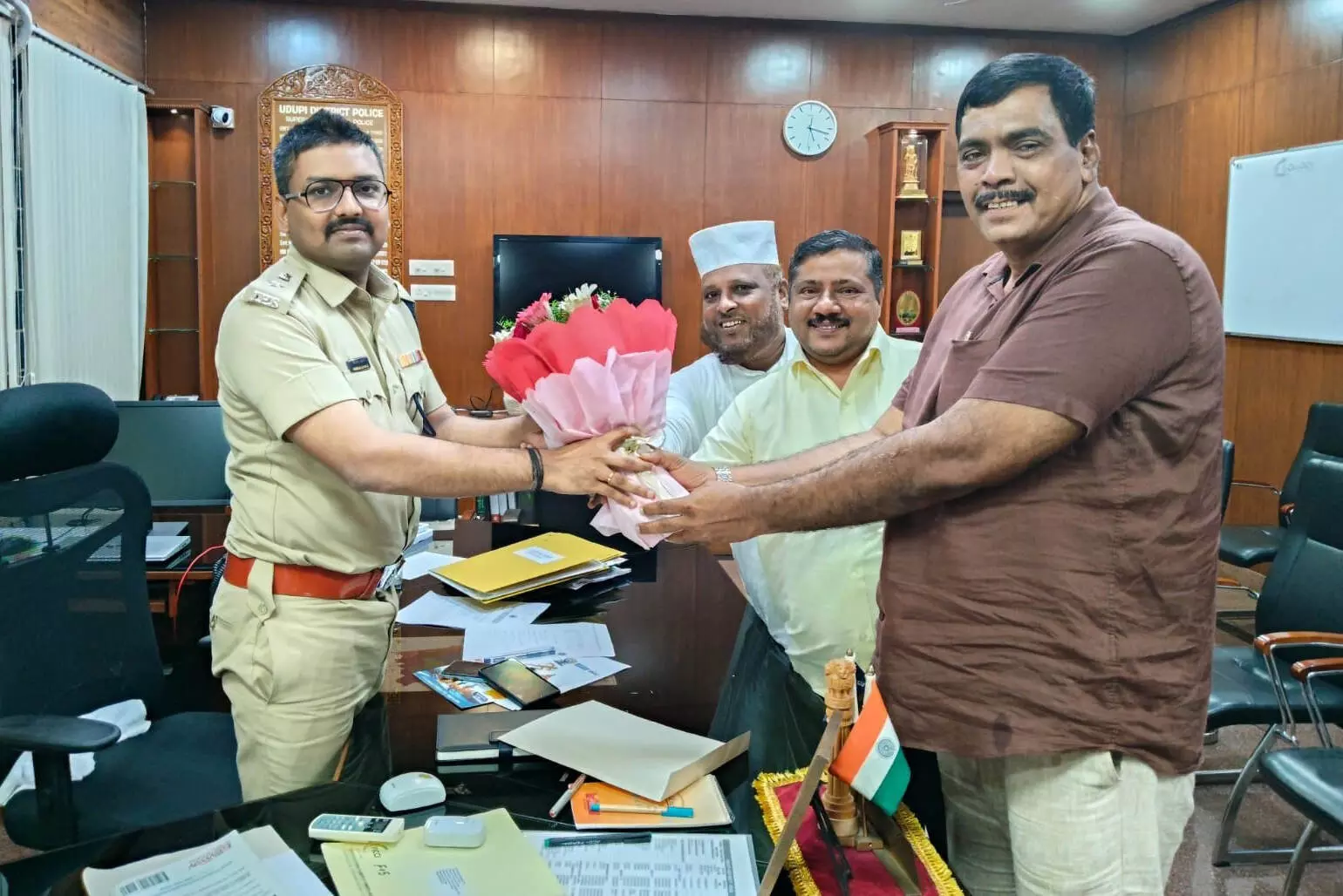 ಉಡುಪಿ ಜಿಲ್ಲಾ ವಕ್ಫ್ ಸಲಹಾ ಸಮಿತಿ ನಿಯೋಗ ಎಸ್ಪಿ ಭೇಟಿ ಉಡುಪಿ ಜಿಲ್ಲಾ ವಕ್ಫ್ ಸಲಹಾ ಸಮಿತಿ ನಿಯೋಗ ಎಸ್ಪಿ ಭೇಟಿ