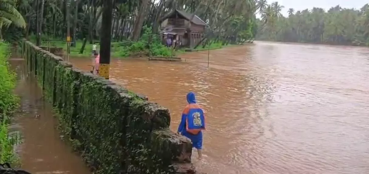 ಉತ್ತರ ಕನ್ನಡ ಜಿಲ್ಲೆಯಲ್ಲಿ ಭಾರಿ ಮಳೆಯ ಮುನ್ಸೂಚನೆ: ಜೂ.17ರಂದು ಅಂಗನವಾಡಿ, ಶಾಲೆಗಳಿಗೆ ರಜೆ ಘೋಷಣೆ