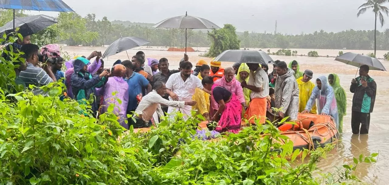 ಮಳೆಗೆ ಬೈಂದೂರು ತಾಲೂಕು ಜಲಾವೃತ: ಜನಜೀವನ ಅಸ್ತವ್ಯಸ್ತ ಮಳೆಗೆ ಬೈಂದೂರು ತಾಲೂಕು ಜಲಾವೃತ: ಜನಜೀವನ ಅಸ್ತವ್ಯಸ್ತ