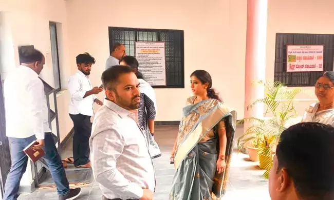 ಬೀದರ್ | ಕಮಲನಗರದ ಬಾಲಕರ ವಸತಿ ನಿಲಯಕ್ಕೆ ಜಿಲ್ಲಾಧಿಕಾರಿ ಶಿಲ್ಪಾ ಶರ್ಮಾ ಭೇಟಿ