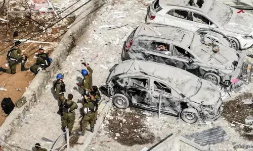 ಇಸ್ರೇಲ್ ಮೇಲೆ ಕ್ಷಿಪಣಿಗಳ ಮಳೆಗರೆದ ಇರಾನ್ | ಕನಿಷ್ಠ 8 ಮಂದಿ ಮೃತ್ಯು; 30 ಮಂದಿಗೆ ಗಾಯ