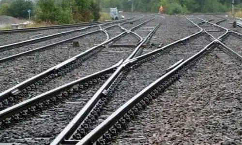 ವಿಜಯನಗರ | ರೈಲು ಹಳಿ ಮೇಲೆ ಅಪರಿಚಿತ ವ್ಯಕ್ತಿಯ ಮೃತದೇಹ ಪತ್ತೆ : ಪ್ರಕರಣ ದಾಖಲು