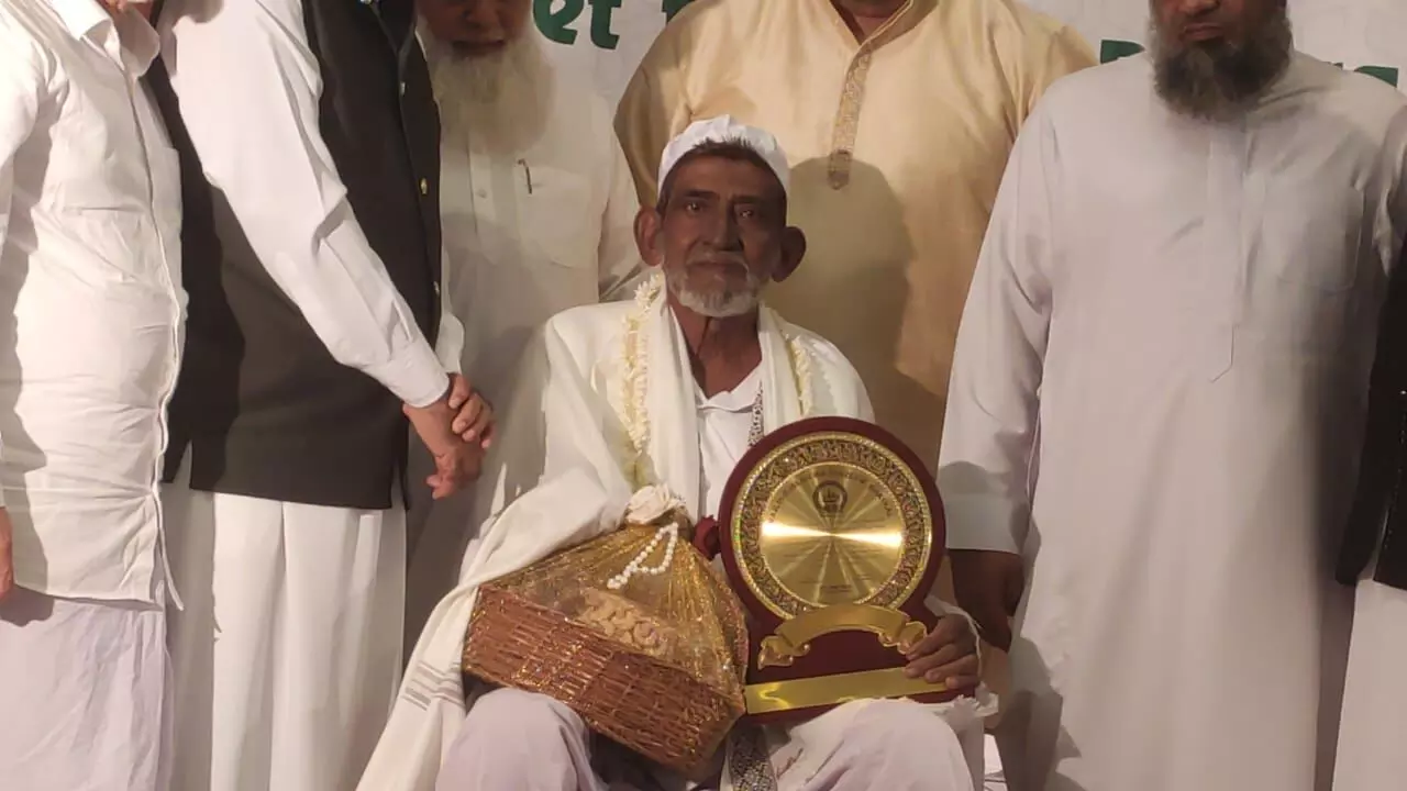 ಭಟ್ಕಳ: ಮಜ್ಲಿಸೆ ಇಸ್ಲಾಹ್-ವ-ತಂಝೀಮ್ನಲ್ಲಿ 50 ವರ್ಷ ಸೇವೆ ಸಲ್ಲಿಸಿ ನಿವೃತ್ತರಾದ ಮುಹಮ್ಮದ್ ಜಾಫರ್ ಭಟ್ಕಳ: ಮಜ್ಲಿಸೆ ಇಸ್ಲಾಹ್-ವ-ತಂಝೀಮ್ನಲ್ಲಿ 50 ವರ್ಷ ಸೇವೆ ಸಲ್ಲಿಸಿ ನಿವೃತ್ತರಾದ ಮುಹಮ್ಮದ್ ಜಾಫರ್