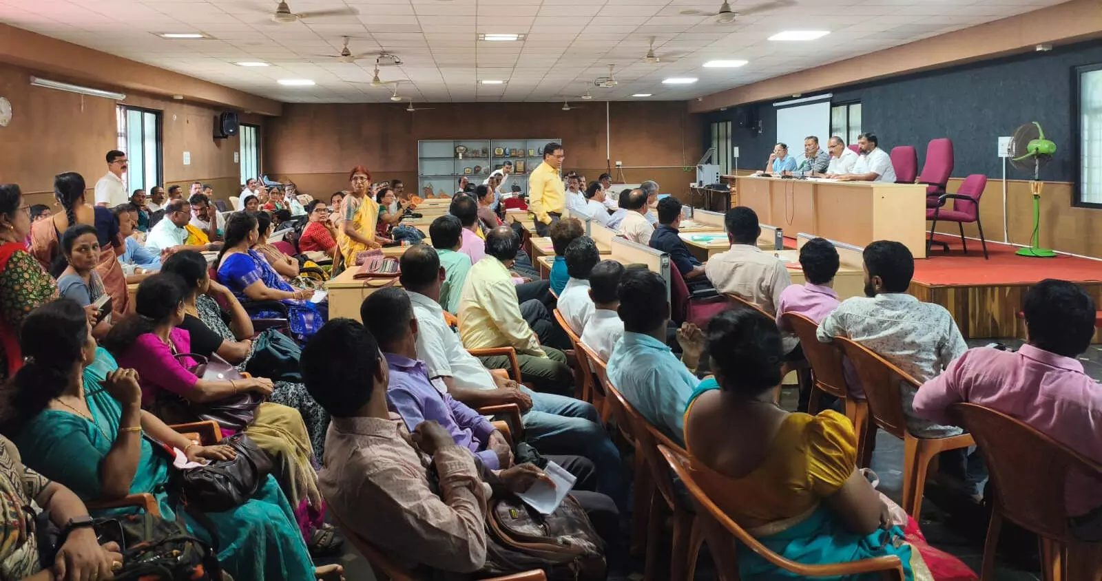 ಶೇ.100 ಎಸೆಸೆಲ್ಸಿ ಫಲಿತಾಂಶಕ್ಕಾಗಿ ವಿದ್ಯಾರ್ಥಿಗಳನ್ನು ಬೇರೆ ಶಾಲೆಗಳಿಗೆ ಸೇರ್ಪಡೆ ಸರಿಯಲ್ಲ: ಗಂಟಿಹೊಳೆ ಶೇ.100 ಎಸೆಸೆಲ್ಸಿ ಫಲಿತಾಂಶಕ್ಕಾಗಿ ವಿದ್ಯಾರ್ಥಿಗಳನ್ನು ಬೇರೆ ಶಾಲೆಗಳಿಗೆ ಸೇರ್ಪಡೆ ಸರಿಯಲ್ಲ: ಗಂಟಿಹೊಳೆ