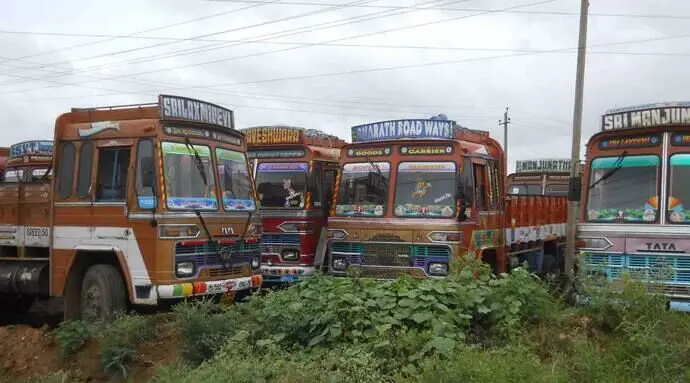ಪುತ್ತೂರು | ಬಾಡಿಗೆಗೆಂದು ತೆಗೆದುಕೊಂಡು ಹೋಗಿ ಲಾರಿಯನ್ನೇ ಅಡವಿಟ್ಟ ಚಾಲಕ! ಪುತ್ತೂರು | ಬಾಡಿಗೆಗೆಂದು ತೆಗೆದುಕೊಂಡು ಹೋಗಿ ಲಾರಿಯನ್ನೇ ಅಡವಿಟ್ಟ ಚಾಲಕ!