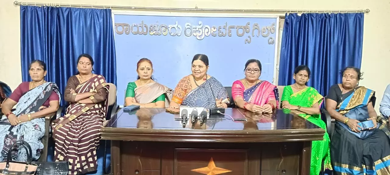 ರಾಯಚೂರು | ಅಂಗನವಾಡಿ ನೌಕರರನ್ನು ಖಾಯಂ ಗೊಳಿಸಲು ಜು.9 ರಂದು ರಾಷ್ಟ್ರವ್ಯಾಪಿ ಪ್ರತಿಭಟನೆ ರಾಯಚೂರು | ಅಂಗನವಾಡಿ ನೌಕರರನ್ನು ಖಾಯಂ ಗೊಳಿಸಲು ಜು.9 ರಂದು ರಾಷ್ಟ್ರವ್ಯಾಪಿ ಪ್ರತಿಭಟನೆ