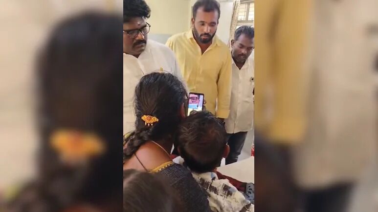 ಆಂಧ್ರಪ್ರದೇಶ | ಸಾಲ ಪಾವತಿಸದ ಪತಿ : ಪತ್ನಿಯನ್ನು ಮರಕ್ಕೆ ಕಟ್ಟಿ ಹಾಕಿ ಥಳಿಸಿದ ಗ್ರಾಮಸ್ಥರು