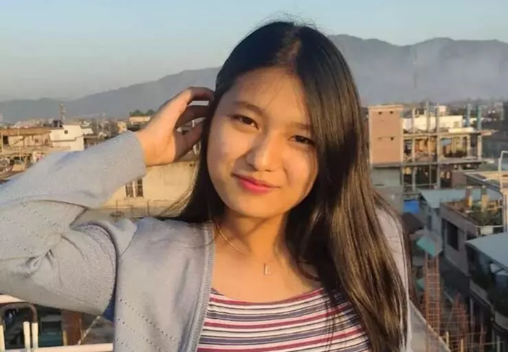 ಮಣಿಪುರ | ಏರ್ ಇಂಡಿಯಾ ವಿಮಾನ ಅಪಘಾತದಲ್ಲಿ ಮೃತಪಟ್ಟ ಕುಕಿ ಗಗನಸಖಿಯ ಅಂತ್ಯಕ್ರಿಯೆಯ ಮೇಲೆ ಜನಾಂಗೀಯ ಸಂಘರ್ಷದ ಕರಿ ನೆರಳು ಮಣಿಪುರ | ಏರ್ ಇಂಡಿಯಾ ವಿಮಾನ ಅಪಘಾತದಲ್ಲಿ ಮೃತಪಟ್ಟ ಕುಕಿ ಗಗನಸಖಿಯ ಅಂತ್ಯಕ್ರಿಯೆಯ ಮೇಲೆ ಜನಾಂಗೀಯ ಸಂಘರ್ಷದ ಕರಿ ನೆರಳು