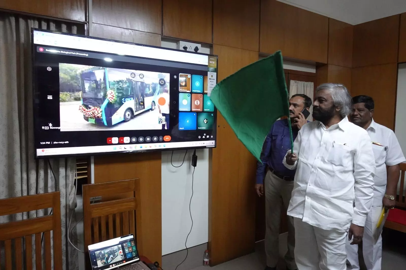 ಬನ್ನೇರುಘಟ್ಟಕ್ಕೆ 10 ವನ್ಯಜೀವಿಗಳ ಸೇರ್ಪಡೆ : ಈಶ್ವರ್ ಖಂಡ್ರೆ ಬನ್ನೇರುಘಟ್ಟಕ್ಕೆ 10 ವನ್ಯಜೀವಿಗಳ ಸೇರ್ಪಡೆ : ಈಶ್ವರ್ ಖಂಡ್ರೆ