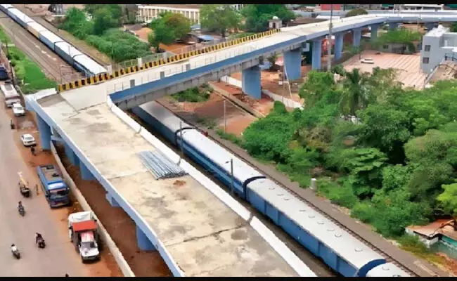 ಭೋಪಾಲ್ | 90 ಡಿಗ್ರಿ ಕೋನದ ಮೇಲ್ಸೇತುವೆ ವಿನ್ಯಾಸದ ವಿರುದ್ಧ ಸಾರ್ವಜನಿಕರ ತೀವ್ರ ಆಕ್ರೋಶ: ಮರು ವಿನ್ಯಾಸಕ್ಕೆ ಮುಂದಾದ ರಾಜ್ಯ ಸರಕಾರ