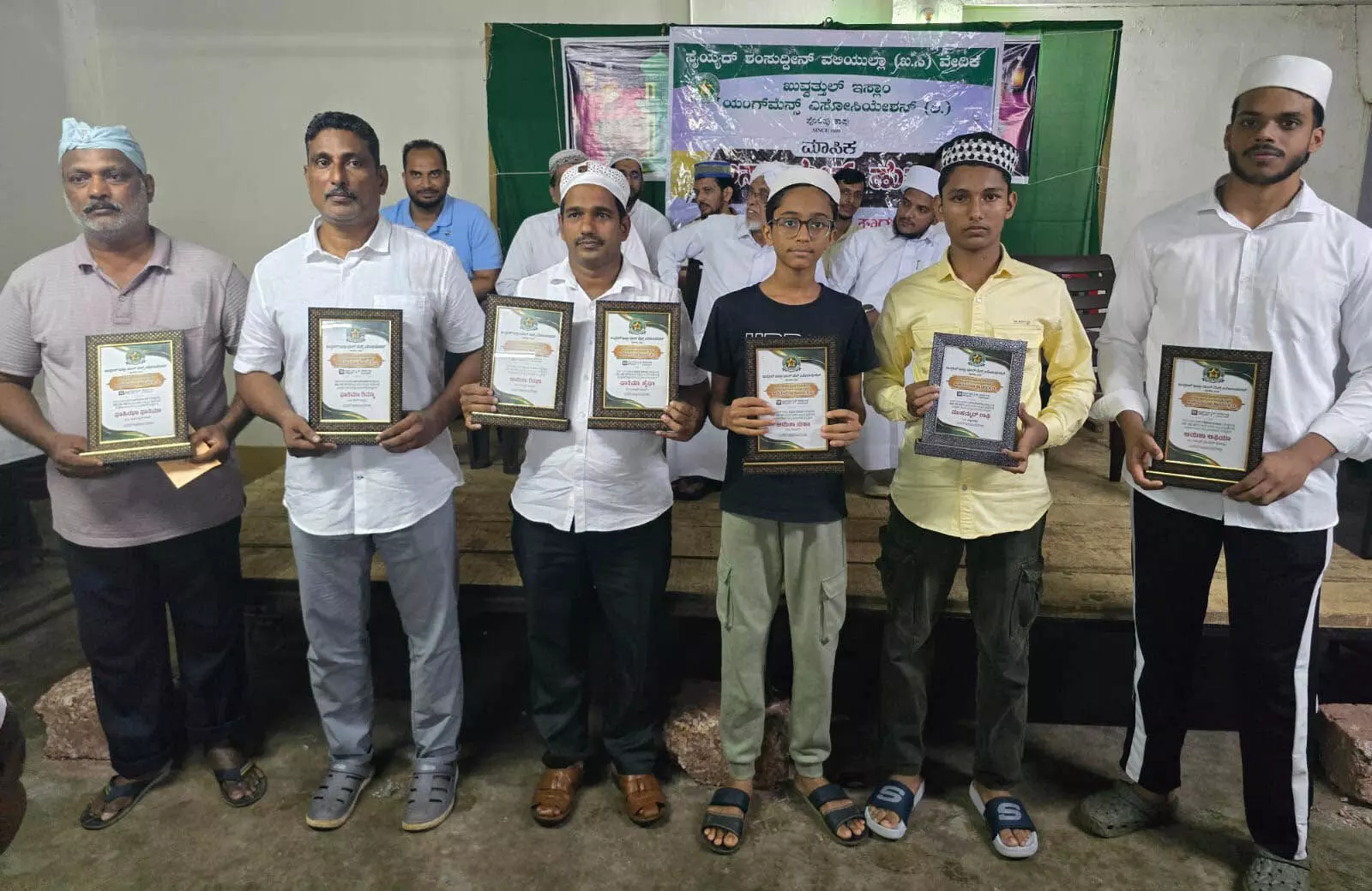 ಪೊಲಿಪು: ಪ್ರತಿಭಾವಂತ ವಿದ್ಯಾರ್ಥಿಗಳಿಗೆ ಸನ್ಮಾನ ಪೊಲಿಪು: ಪ್ರತಿಭಾವಂತ ವಿದ್ಯಾರ್ಥಿಗಳಿಗೆ ಸನ್ಮಾನ