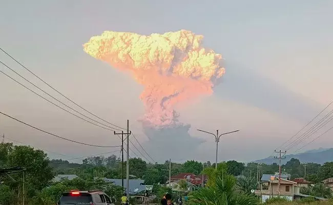 ವಿಮಾನ ನಿಲ್ದಾಣದ ಬಳಿ ಜ್ವಾಲಾಮುಖಿ ಸ್ಫೋಟ: ಬಾಲಿಗೆ ತೆರಳುತ್ತಿದ್ದ ಏರ್ ಇಂಡಿಯಾ ವಿಮಾನ ದಿಲ್ಲಿಗೆ ವಾಪಸ್