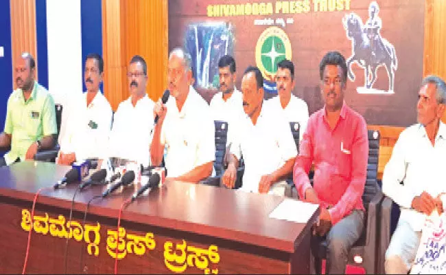 ಶರಾವತಿ ಸಂತ್ರಸ್ತರ ಸಾಗುವಳಿ ಭೂಮಿ ಸಕ್ರಮಕ್ಕೆ ಆಗ್ರಹ; ಜೂ.23ರಂದು ಮಲೆನಾಡು ರೈತ ಹೋರಾಟ ಸಮಿತಿಯಿಂದ ಧರಣಿ ಶರಾವತಿ ಸಂತ್ರಸ್ತರ ಸಾಗುವಳಿ ಭೂಮಿ ಸಕ್ರಮಕ್ಕೆ ಆಗ್ರಹ; ಜೂ.23ರಂದು ಮಲೆನಾಡು ರೈತ ಹೋರಾಟ ಸಮಿತಿಯಿಂದ ಧರಣಿ