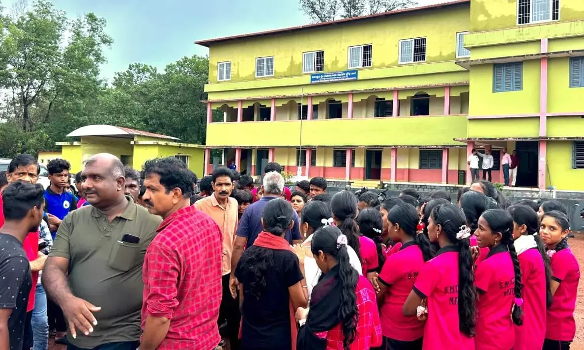 ಮಾವಿನಕಟ್ಟೆ ಪ್ರೌಢಶಾಲೆಯಲ್ಲಿ ಶಿಕ್ಷಕರ ಸಾಮೂಹಿಕ ವರ್ಗಾವಣೆ: ವಿದ್ಯಾರ್ಥಿಗಳು, ಪೋಷಕರಿಂದ ಪ್ರತಿಭಟನೆ