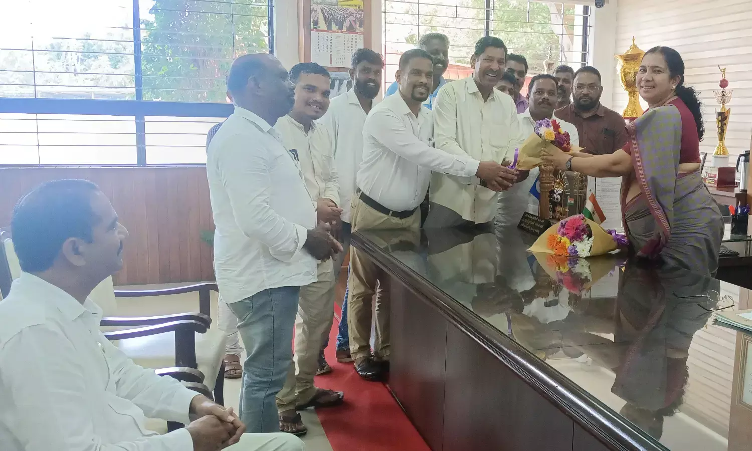 ಉಡುಪಿ: ವರ್ಗಾವಣೆಗೊಂಡ ಡಿಸಿಗೆ ದಸಂಸ ನಿಯೋಗ ಅಭಿನಂದನೆ