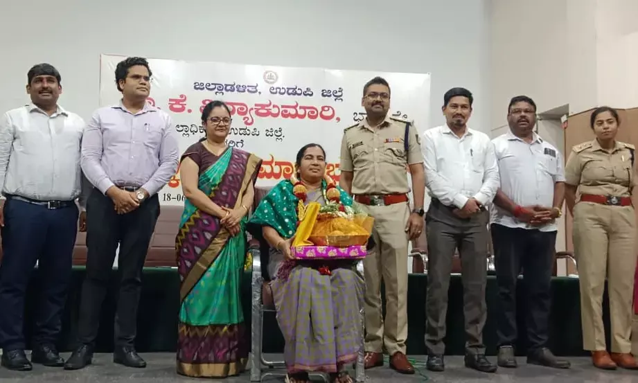 ಉಡುಪಿ: ನಿರ್ಗಮನ ಜಿಲ್ಲಾಧಿಕಾರಿಗೆ ಜಿಲ್ಲಾಡಳಿತದಿಂದ ಬೀಳ್ಕೊಡುಗೆ