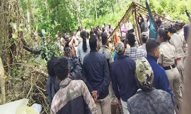 ನಾಗರಹೊಳೆ | ಕರಡಿಕಲ್ಲು ಹಾಡಿಯ 6 ಗುಡಿಸಲು ಬಲವಂತವಾಗಿ ತೆರವುಗೊಳಿಸಿದ ಅರಣ್ಯ ಇಲಾಖೆ