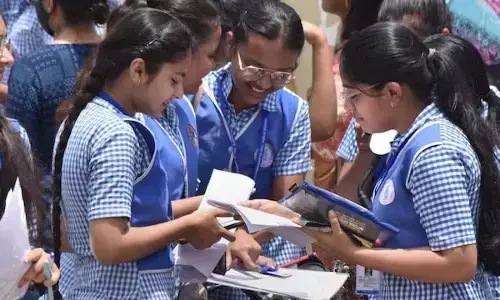 ಮೂರನೆಯ ಭಾಷಾ ಅಧಿಸೂಚನೆಯನ್ನು ಪರಿಷ್ಕರಿಸಿದ ಮಹಾರಾಷ್ಟ್ರ: ಶಾಲೆಗಳಲ್ಲಿ ಹಿಂದಿ ಕಲಿಕೆ ಕಡ್ಡಾಯವಲ್ಲ