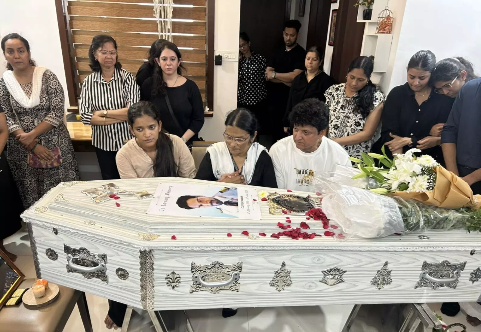 ಏರ್ ಇಂಡಿಯಾ ವಿಮಾನ ದುರಂತ | ಸಹ ಪೈಲಟ್ ಕುಂದರ್ ಮೃತದೇಹ ಸ್ವಗೃಹಕ್ಕೆ, ಸೆವ್ರಿಯಲ್ಲಿ ಅಂತ್ಯಕ್ರಿಯೆ