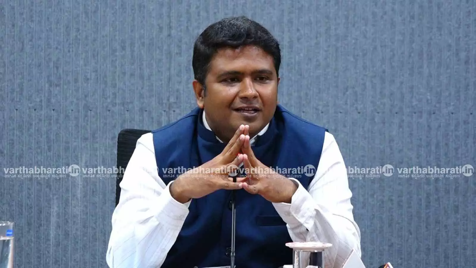 ನನ್ನನ್ನು ಮನೆ ಮಗನಾಗಿ ಕುಡ್ಲ ಸ್ವೀಕರಿಸಿದೆ: ಬೀಳ್ಕೊಡುಗೆ ಸಮಾರಂಭದಲ್ಲಿ ಮುಲ್ಲೈ ಮುಗಿಲನ್