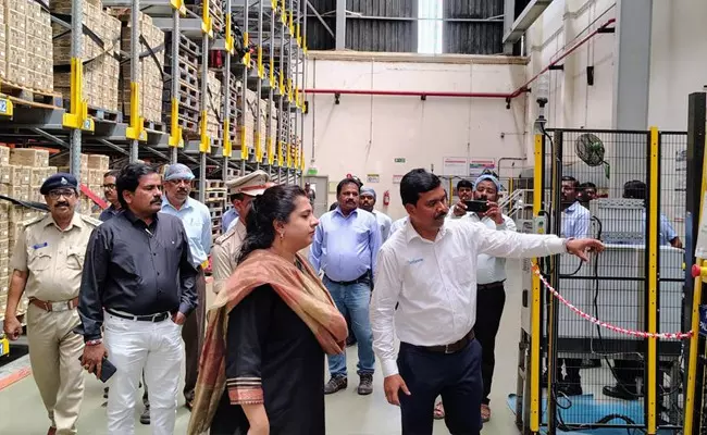 ಕಲಬುರಗಿ| ನಂದೂರು ಸೆಕೆಂಡರಿ ಡಿಸ್ಟಲರಿ ಸೆಂಟರ್ ವೀಕ್ಷಿಸಿದ ಜಿಲ್ಲಾಧಿಕಾರಿ ಫೌಝಿಯಾ ತರನ್ನುಮ್ ಕಲಬುರಗಿ| ನಂದೂರು ಸೆಕೆಂಡರಿ ಡಿಸ್ಟಲರಿ ಸೆಂಟರ್ ವೀಕ್ಷಿಸಿದ ಜಿಲ್ಲಾಧಿಕಾರಿ ಫೌಝಿಯಾ ತರನ್ನುಮ್