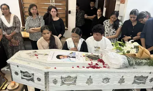 ಏರ್ ಇಂಡಿಯಾ ವಿಮಾನ ದುರಂತ | ಸಹ ಪೈಲಟ್ ಕುಂದರ್ ಮೃತದೇಹ ಸ್ವಗೃಹಕ್ಕೆ, ಸೆವ್ರಿಯಲ್ಲಿ ಅಂತ್ಯಕ್ರಿಯೆ