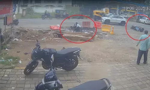 ಭಟ್ಕಳ: ಬೈಕ್‌ ಗಳ ನಡುವೆ ಅಪಘಾತ; ಗುಂಡಿಗೆ ಬಿದ್ದು ಸವಾರರಿಬ್ಬರಿಗೆ ಗಾಯ