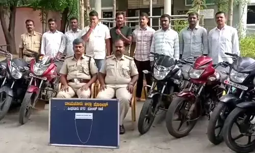 ಸಿಂಧನೂರು | ಮಹಿಳೆಯ ಸರಗಳ್ಳತನ ಪ್ರಕರಣ : ಆರೋಪಿಗಳ ಬಂಧನ, 20 ಬೈಕ್‌ಗಳು ವಶಕ್ಕೆ