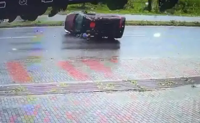 ಶಿವಮೊಗ್ಗ : ಕಾರು ಅಪಘಾತದಲ್ಲಿ ಗಾಯಗೊಂಡಿದ್ದ ಯುವ ವೈದ್ಯೆ ಮೃತ್ಯು ಶಿವಮೊಗ್ಗ : ಕಾರು ಅಪಘಾತದಲ್ಲಿ ಗಾಯಗೊಂಡಿದ್ದ ಯುವ ವೈದ್ಯೆ ಮೃತ್ಯು