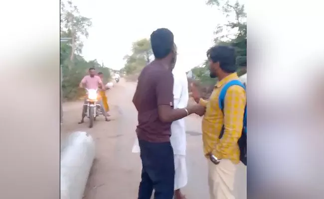 ಯಾದಗಿರಿ | ವಕೀಲರನ್ನು ತಡೆದು ಹಲ್ಲೆ, ಜಾತಿ ನಿಂದನೆ ಆರೋಪ : ಇಬ್ಬರ ವಿರುದ್ಧ ಪ್ರಕರಣ ದಾಖಲು