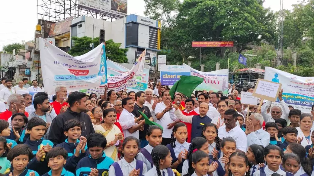 ಕಲಬುರಗಿ | ಯೋಗ ಜಾಥಾಕ್ಕೆ ಚಾಲನೆ ಕಲಬುರಗಿ | ಯೋಗ ಜಾಥಾಕ್ಕೆ ಚಾಲನೆ