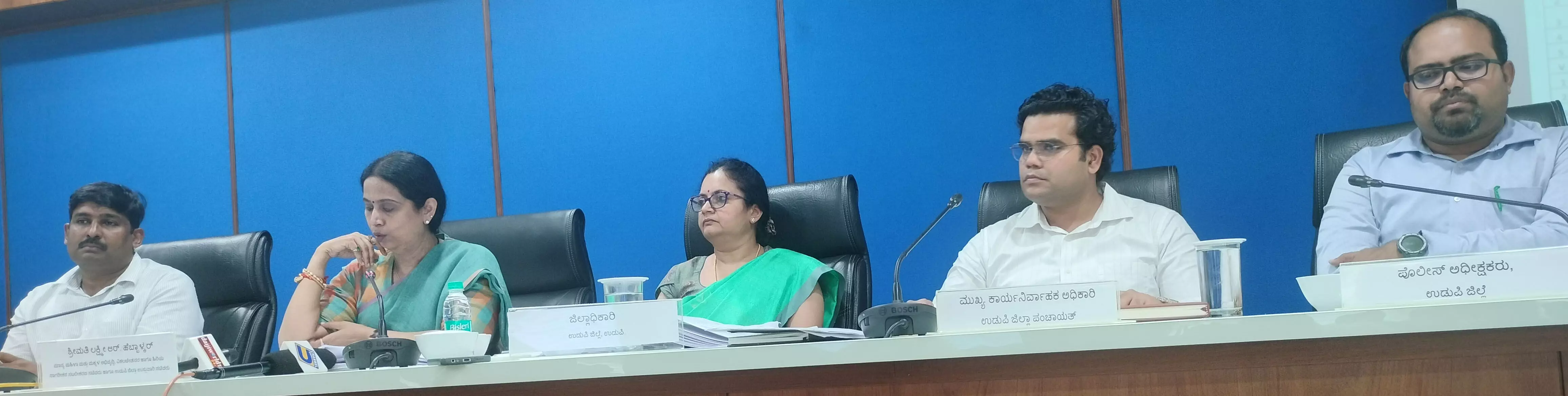 ನರೇಗಾ ಅನುದಾನ ವಿಳಂಬದ ಬಗ್ಗೆ ಬಿಜೆಪಿಗರು ಮಾತಾಡಲಿ: ಬಿಜೆಪಿ ನಾಯಕರಿಗೆ ಸಚಿವೆ ಹೆಬ್ಬಾಳ್ಕರ್ ಸವಾಲು ನರೇಗಾ ಅನುದಾನ ವಿಳಂಬದ ಬಗ್ಗೆ ಬಿಜೆಪಿಗರು ಮಾತಾಡಲಿ: ಬಿಜೆಪಿ ನಾಯಕರಿಗೆ ಸಚಿವೆ ಹೆಬ್ಬಾಳ್ಕರ್ ಸವಾಲು