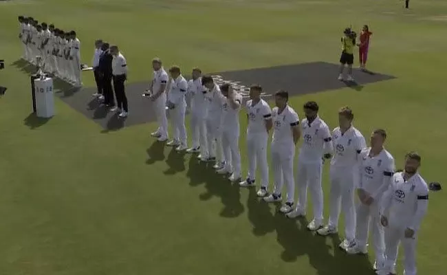 ಅಹ್ಮದಾಬಾದ್ ವಿಮಾನ ದುರಂತದಲ್ಲಿ ಮಡಿದವರಿಗೆ ಭಾರತ-ಇಂಗ್ಲೆಂಡ್ ಆಟಗಾರರಿಂದ ಶ್ರದ್ಧಾಂಜಲಿ