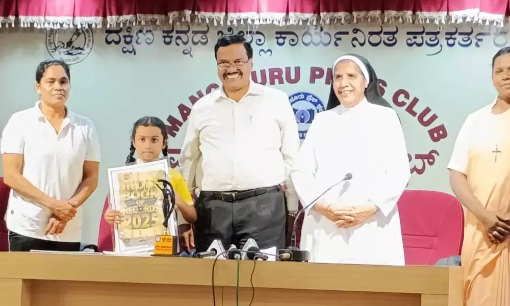 ಕಪೋತಾಸನ ಭಂಗಿ| ಇಂಡಿಯಾ ಬುಕ್ ಆಫ್ ರೆಕಾರ್ಡ್, ವರ್ಲ್ಡ್ ವೈಡ್ ಬುಕ್ ಆಫ್ ರೆಕಾರ್ಡ್‌ನಲ್ಲಿ ಬಾಲಕಿಯ ದಾಖಲೆ