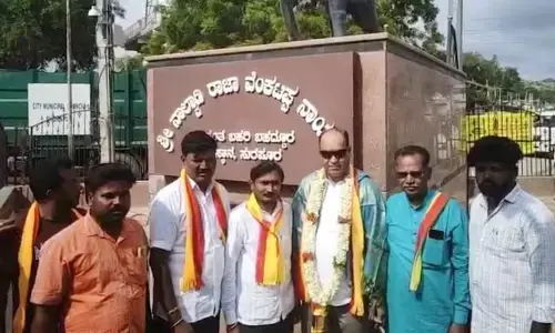 ಯಾದಗಿರಿ | ಕನ್ನಡ ಸೇನೆ ರಾಜ್ಯಾಧ್ಯಕ್ಷ ಕೆ.ಆರ್ ಕುಮಾರ, ಚಿತ್ರನಟ ಟೆನ್ನಿಸ್ ಕೃಷ್ಣ ಅವರಿಗೆ ಸನ್ಮಾನ