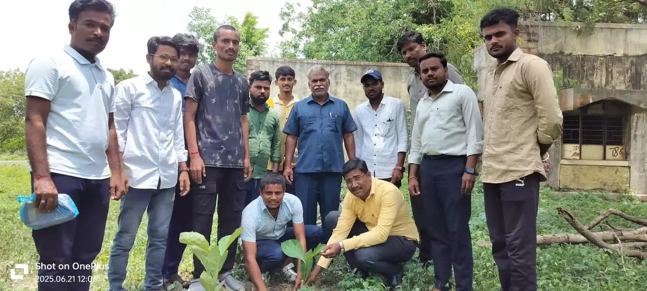 ಕಲಬುರಗಿ | ಯೋಗ ದಿನಾಚರಣೆ ನಿಮಿತ್ತ ಸಸಿ ನೆಡುವ ಕಾರ್ಯಕ್ರಮ ಕಲಬುರಗಿ | ಯೋಗ ದಿನಾಚರಣೆ ನಿಮಿತ್ತ ಸಸಿ ನೆಡುವ ಕಾರ್ಯಕ್ರಮ