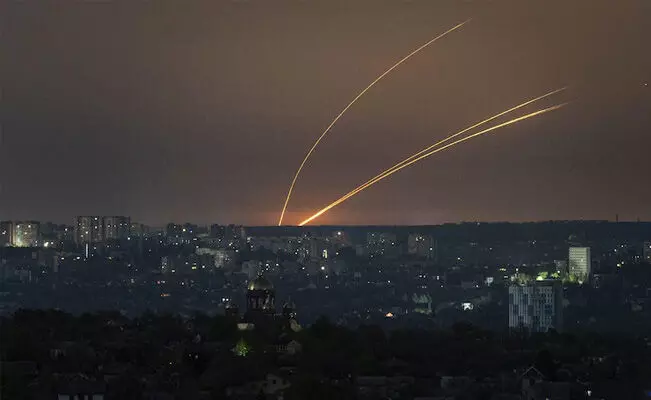 ಇಸ್ರೇಲ್ ದಾಳಿಯಲ್ಲಿ IRCGಯ ಮೂವರು ಕಮಾಂಡರ್ಗಳ ಹತ್ಯೆ: ವರದಿ