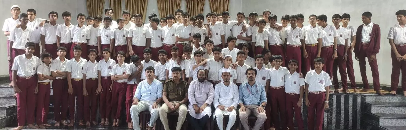 ಭಟ್ಕಳ: ಶಮ್ಸ್ ಪಿಯು ಕಾಲೇಜ್ ಹಾಗೂ ನ್ಯೂ ಶಮ್ಸ್ ಸ್ಕೂಲ್ ನಲ್ಲಿ ವಿದ್ಯಾರ್ಥಿಗಳಿಗಾಗಿ ಕಾನೂನು ಅರಿವು ಕಾರ್ಯಕ್ರಮ