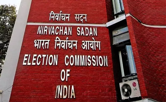 ಸಿಸಿಟಿವಿ ವೀಡಿಯೊ ಬಹಿರಂಗದಿಂದ ಮತದಾರನ ಖಾಸಗಿತನ, ಭದ್ರತೆಯ ಉಲ್ಲಂಘನೆ: ಚುನಾವಣಾ ಆಯೋಗ ಸಮಜಾಯಿಷಿ ಸಿಸಿಟಿವಿ ವೀಡಿಯೊ ಬಹಿರಂಗದಿಂದ ಮತದಾರನ ಖಾಸಗಿತನ, ಭದ್ರತೆಯ ಉಲ್ಲಂಘನೆ: ಚುನಾವಣಾ ಆಯೋಗ ಸಮಜಾಯಿಷಿ