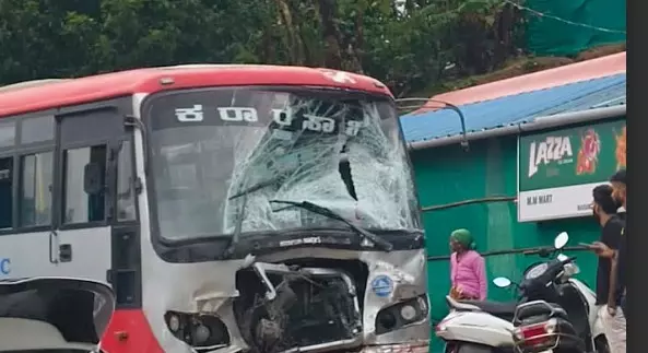 ಸಕಲೇಶಪುರ | ಟ್ಯಾಂಕರ್‌ಗೆ ಢಿಕ್ಕಿ ಹೊಡೆದ ಸಾರಿಗೆ ಬಸ್ : 15ಕ್ಕೂ ಹೆಚ್ಚು ಮಂದಿಗೆ ಗಂಭೀರ ಗಾಯ