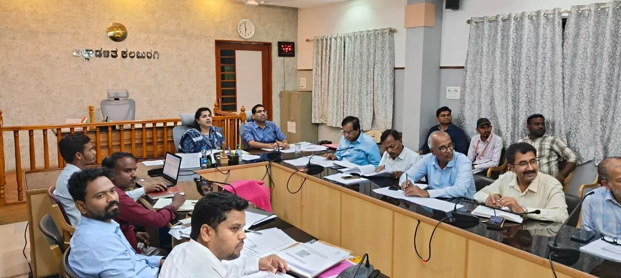 ಕಲಬುರಗಿ | ಕೆಕೆಆರ್ಡಿಬಿ ಮಂಡಳಿ ಕಾಮಗಾರಿಯನ್ನು ಪ್ರಥಮಾದ್ಯತೆ ಮೇಲೆ ಪೂರ್ಣಗೊಳಿಸಿ : ಬಿ.ಫೌಝಿಯಾ ತರನ್ನುಮ್ ಕಲಬುರಗಿ | ಕೆಕೆಆರ್ಡಿಬಿ ಮಂಡಳಿ ಕಾಮಗಾರಿಯನ್ನು ಪ್ರಥಮಾದ್ಯತೆ ಮೇಲೆ ಪೂರ್ಣಗೊಳಿಸಿ : ಬಿ.ಫೌಝಿಯಾ ತರನ್ನುಮ್