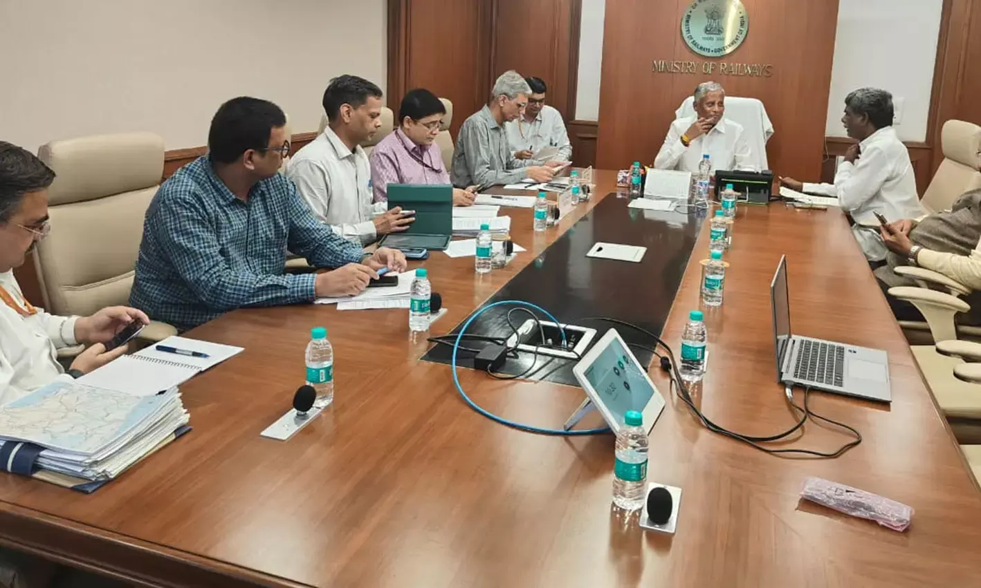 ರೈಲ್ವೆ ಸಚಿವ ಸೋಮಣ್ಣರೊಂದಿಗೆ ಸಂಸದ ಕೋಟ ಚರ್ಚೆ