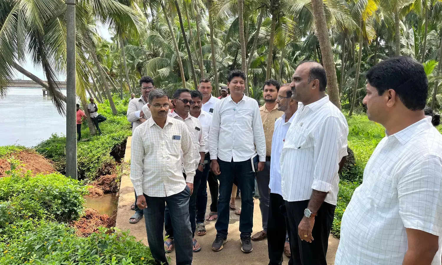 ಉಪ್ಪೂರು ನದಿ ಕೊರೆತ: ಶಾಸಕರು, ಅಧಿಕಾರಿಗಳಿಂದ ಪರಿಶೀಲನೆ