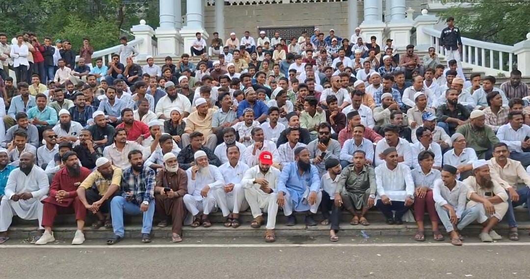 ಕಲಬುರಗಿ: ಮಣಿಕಂಠ ರಾಠೋಡ್, ಆಂದೋಲಾ ಸ್ವಾಮಿ, ಚಂದು ಪಾಟೀಲ್ ಬಂಧನಕ್ಕೆ ಆಗ್ರಹಿಸಿ ಪ್ರತಿಭಟನೆ