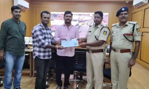 ಬೀದರ್ | ಆಟೋದಲ್ಲಿ ಮರೆತು ಬಿಟ್ಟ ಲ್ಯಾಪ್ ಟಾಪ್ ಅನ್ನು ಎಐ ಕ್ಯಾಮರಾದ ನೆರವಿನಿಂದ ಪತ್ತೆಹಚ್ಚಿದ ಪೊಲೀಸರು