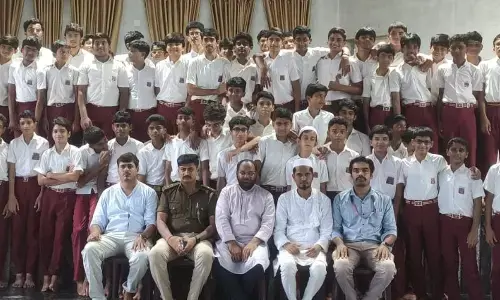 ಭಟ್ಕಳ: ಶಮ್ಸ್ ಪಿಯು ಕಾಲೇಜ್ ಹಾಗೂ ನ್ಯೂ ಶಮ್ಸ್ ಸ್ಕೂಲ್ ನಲ್ಲಿ ವಿದ್ಯಾರ್ಥಿಗಳಿಗಾಗಿ ಕಾನೂನು ಅರಿವು ಕಾರ್ಯಕ್ರಮ